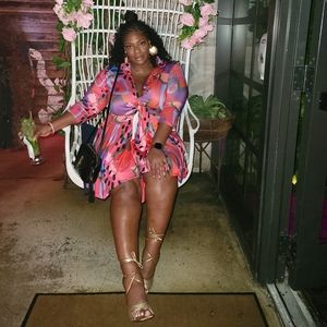 Abstract print crop shirt